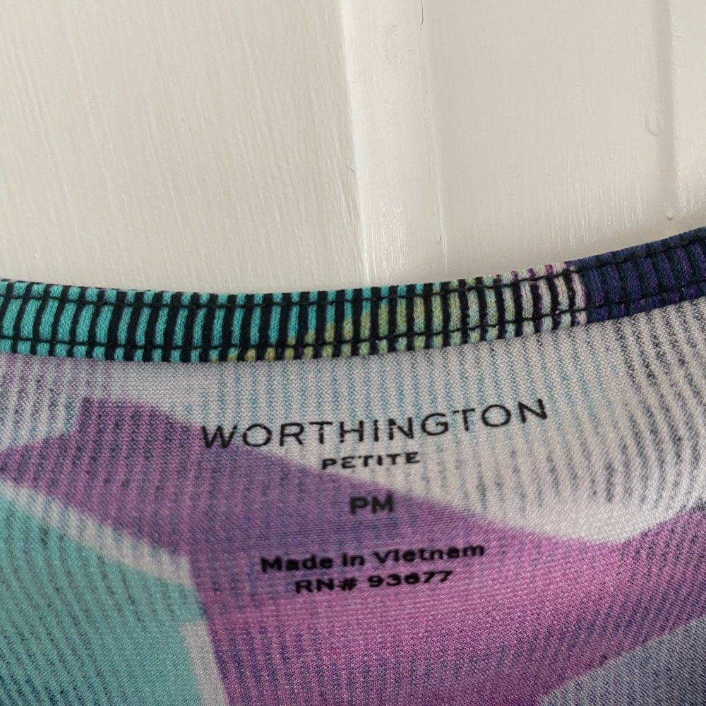 Worthington Multicolor Geometric Short Sleeve Top. Size PM. - Picture 5 of 6
